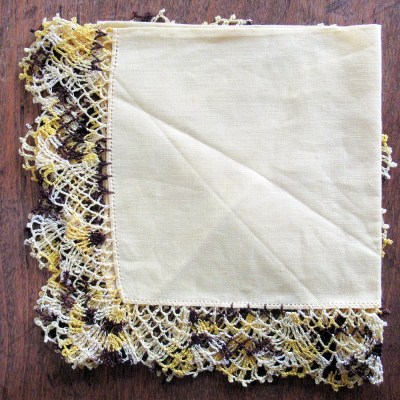 1950s handkerchief variegated brown & yellow crochet lace edging