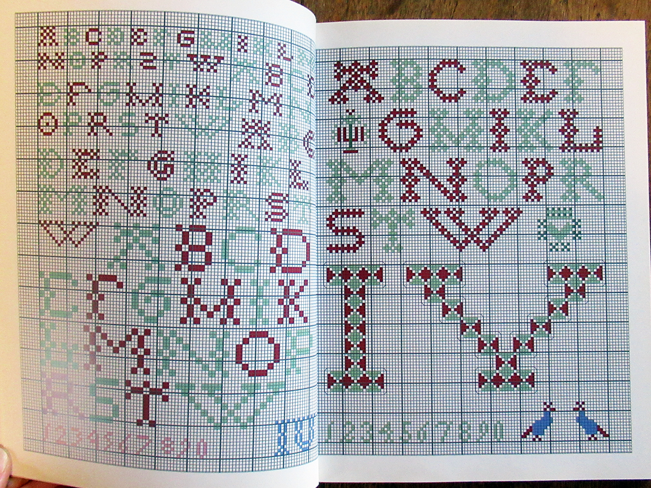2001 Tijdloze Merklapmotieven charted motifs from antique samplers - Image 2