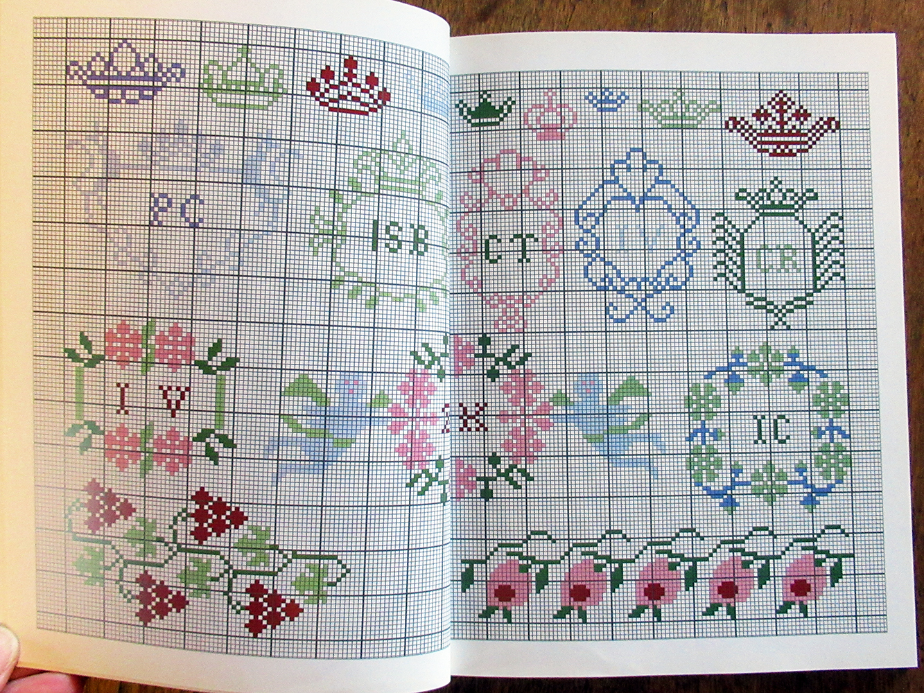 2001 Tijdloze Merklapmotieven charted motifs from antique samplers - Image 4