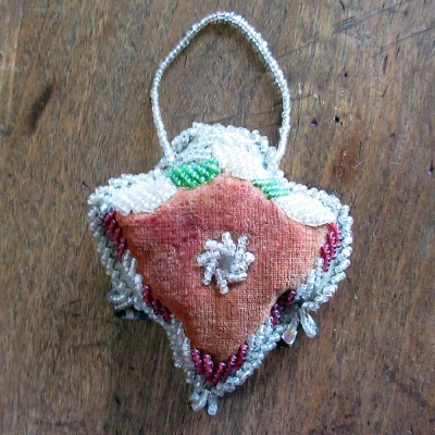 c1900 Iroqouis beadwork "Whimsy" souvenir arrow shape