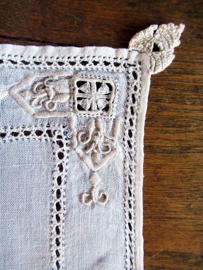 set of 8 vintage linen openwork & needlelace place mats 11" by 16" each